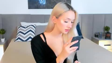 sugarwhisper online show from 11/03/25, 04:30