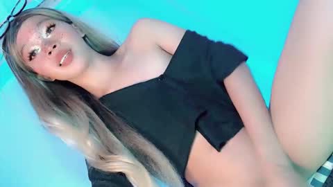 Snapshot of sugarxbaby_ chatting on 11/30/25, 05:17 LoveSugar online show from 11/30/25, 05:17