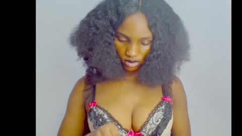 Snapshot of sugax_cuntwetxx chatting on 11/18/25, 10:41 Ivy online show from 11/18/25, 10:41