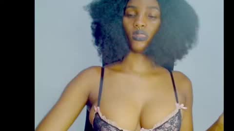 Snapshot of sugax_cuntwetxx chatting on 12/21/25, 07:32 Ivy online show from 12/21/25, 07:32