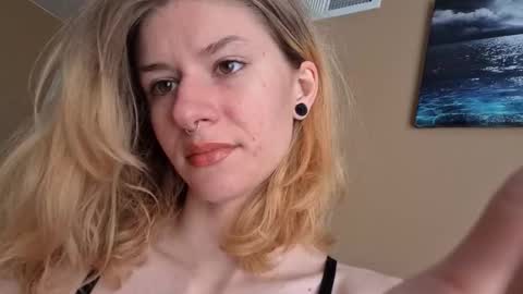 Ophelia online show from 11/24/25, 03:01