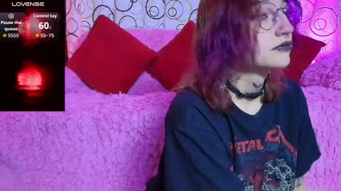 Snapshot of sukifuyu__ chatting on 11/14/25, 06:17 online show from 11/14/25, 06:17