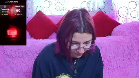 Snapshot of sukifuyu__ chatting on 11/28/25, 02:53 online show from 11/28/25, 02:53