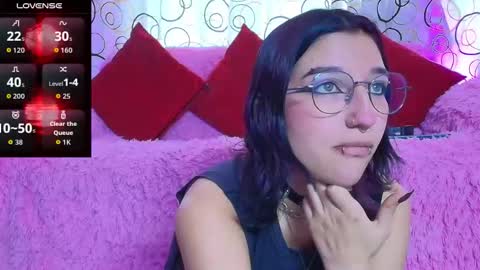 Snapshot of sukifuyu__ chatting on 12/17/25, 05:41 online show from 12/17/25, 05:41