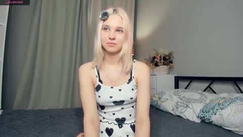 Snapshot of summer_lilac chatting on 01/16/26, 07:51 Nelly online show from 01/16/26, 07:51