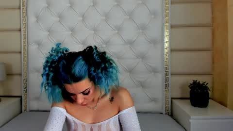 Snapshot of summer_quinn_ chatting on 12/17/24, 06:02 Deea online show from 12/17/24, 06:02