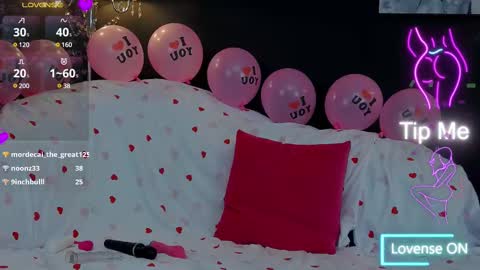 Snapshot of summer_quinn_ chatting on 02/14/25, 12:14 Deea online show from 02/14/25, 12:14