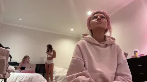 Snapshot of summerclarke2 chatting on 10/09/25, 06:06 summerclarke2 online show from 10/09/25, 06:06