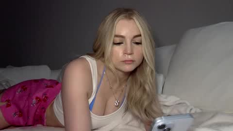 Snapshot of summergracexxx chatting on 02/16/25, 05:37 Summer online show from 02/16/25, 05:37