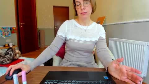 Snapshot of summerliza chatting on 01/10/25, 11:22 summerliza online show from 01/10/25, 11:22