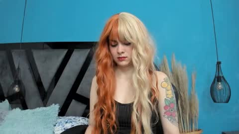 Snapshot of summerprints chatting on 01/29/25, 01:49 Summer online show from 01/29/25, 01:49