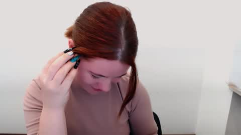 Snapshot of sun_lovely chatting on 10/02/25, 02:35 Alexi online show from 10/02/25, 02:35