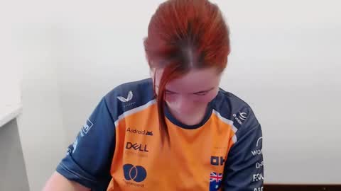 Snapshot of sun_lovely chatting on 11/21/25, 09:30 Alexi online show from 11/21/25, 09:30