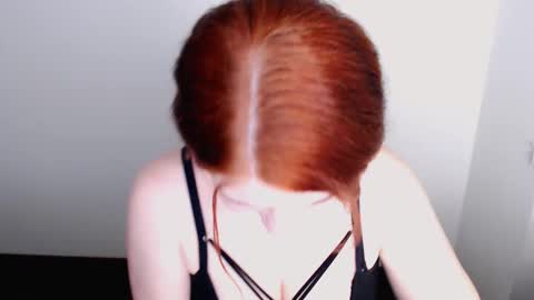 Snapshot of sun_lovely chatting on 11/26/25, 03:24 Alexi online show from 11/26/25, 03:24