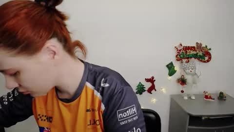 Snapshot of sun_lovely chatting on 12/19/25, 02:02 Alexi online show from 12/19/25, 02:02