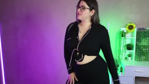 Snapshot of sunflower0907 chatting on 12/09/24, 08:55 Tina. Im topless model online show from 12/09/24, 08:55