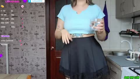 Snapshot of sunflower0907 chatting on 12/11/24, 08:58 Tina. Im topless model online show from 12/11/24, 08:58