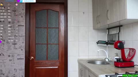 Snapshot of sunflower0907 chatting on 12/19/24, 09:07 Tina. Im topless model online show from 12/19/24, 09:07