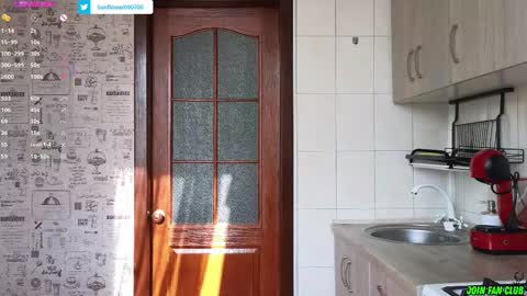 Snapshot of sunflower0907 chatting on 02/12/25, 08:59 Tina. Im topless model online show from 02/12/25, 08:59