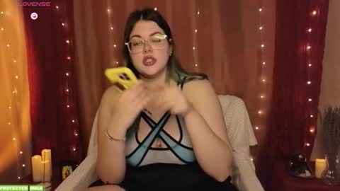 Snapshot of sunflower0907 chatting on 09/28/25, 08:09 Tina. Im topless model online show from 09/28/25, 08:09