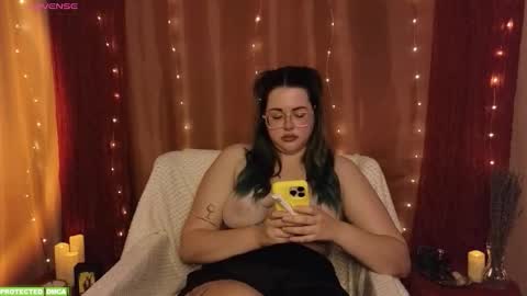 Snapshot of sunflower0907 chatting on 09/30/25, 08:08 Tina. Im topless model online show from 09/30/25, 08:08