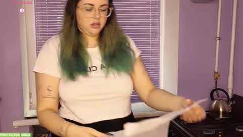 Snapshot of sunflower0907 chatting on 11/05/25, 01:11 Tina. Im topless model online show from 11/05/25, 01:11