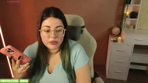 Snapshot of sunflower0907 chatting on 11/20/25, 08:58 Tina. Im topless model online show from 11/20/25, 08:58