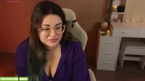 Snapshot of sunflower0907 chatting on 11/27/25, 09:55 Tina. Im topless model online show from 11/27/25, 09:55