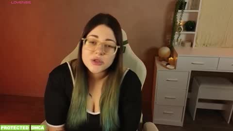 Snapshot of sunflower0907 chatting on 01/08/26, 10:28 Tina. Im topless model online show from 01/08/26, 10:28