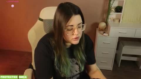 Snapshot of sunflower0907 chatting on 01/14/26, 11:38 Tina. Im topless model online show from 01/14/26, 11:38