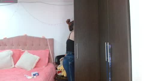 Snapshot of sunflower_dance chatting on 01/25/25, 12:27 Jeraldine online show from 01/25/25, 12:27