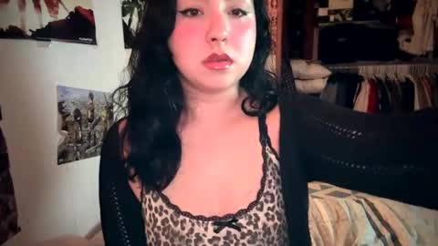 Snapshot of sunflowerxo chatting on 03/08/25, 07:38 Sofie online show from 03/08/25, 07:38