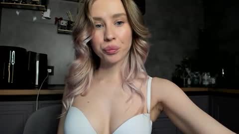 Snapshot of sunlovv chatting on 02/03/26, 09:58 sunlovv online show from 02/03/26, 09:58