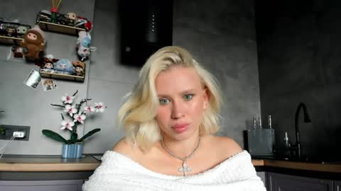 Snapshot of sunlovv chatting on 07/15/26, 08:52 sunlovv online show from 07/15/26, 08:52