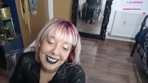 Snapshot of sunni_hottie chatting on 01/28/25, 12:05 Sunni Knight online show from 01/28/25, 12:05