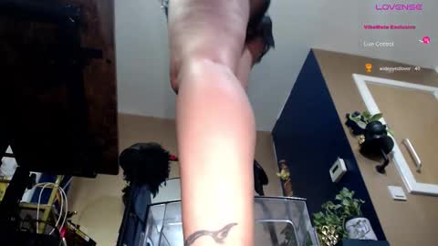 Snapshot of sunni_hottie chatting on 10/17/25, 01:42 Sunni Knight online show from 10/17/25, 01:42