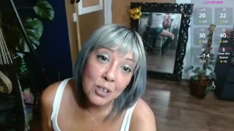 Snapshot of sunni_hottie chatting on 06/17/26, 02:03 Sunni Knight online show from 06/17/26, 02:03