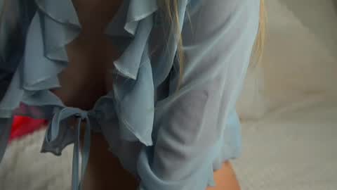 Lily online show from 04/10/26, 02:44