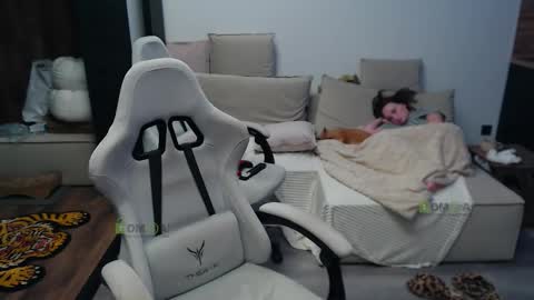 Alice and Sergey online show from 01/05/26, 05:27