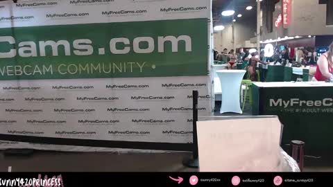 Snapshot of sunny420princess chatting on 12/07/24, 11:12 Sunny420 online show from 12/07/24, 11:12