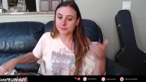 Snapshot of sunny420princess chatting on 01/15/25, 01:20 Sunny420 online show from 01/15/25, 01:20