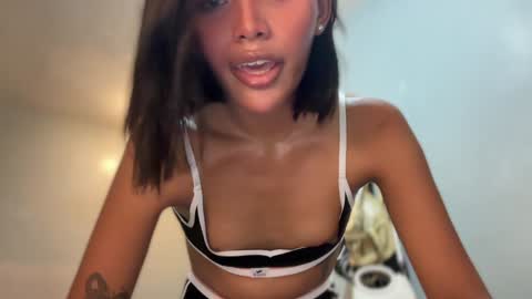 Snapshot of sunny_angelx chatting on 01/22/25, 03:41 ANGEL-DONT FORGET TO THUMBS UP AND FOLLOW online show from 01/22/25, 03:41