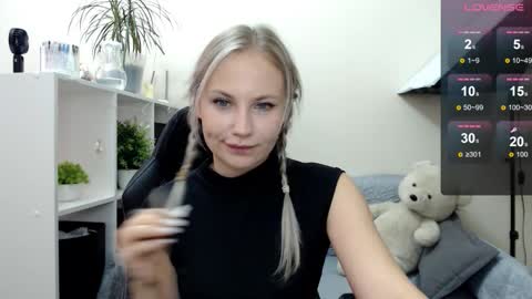 Naomi online show from 09/26/25, 05:44
