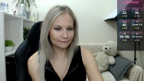 Naomi online show from 10/21/25, 03:18