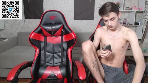 Snapshot of sunny_dan chatting on 01/13/25, 04:28 Dan online show from 01/13/25, 04:28