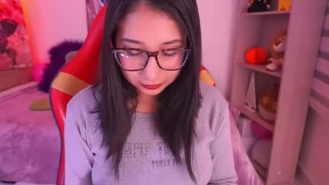 Snapshot of sunny_flower_ chatting on 12/17/25, 01:11 SUNNY online show from 12/17/25, 01:11