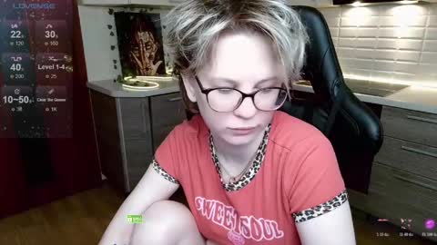 sunny mood online show from 05/17/26, 04:10