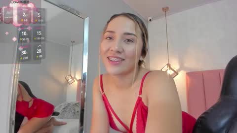 Snapshot of sunnycyrus chatting on 10/04/25, 01:20 S U N N Y online show from 10/04/25, 01:20
