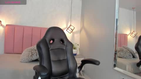 Snapshot of sunnycyrus chatting on 10/07/25, 12:35 S U N N Y online show from 10/07/25, 12:35