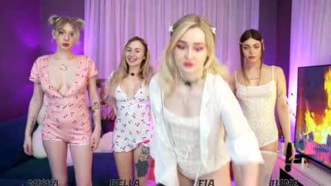 Snapshot of sunnyfia chatting on 02/10/25, 02:19 Fia  -  TG -  Mia -  Alice -  online show from 02/10/25, 02:19